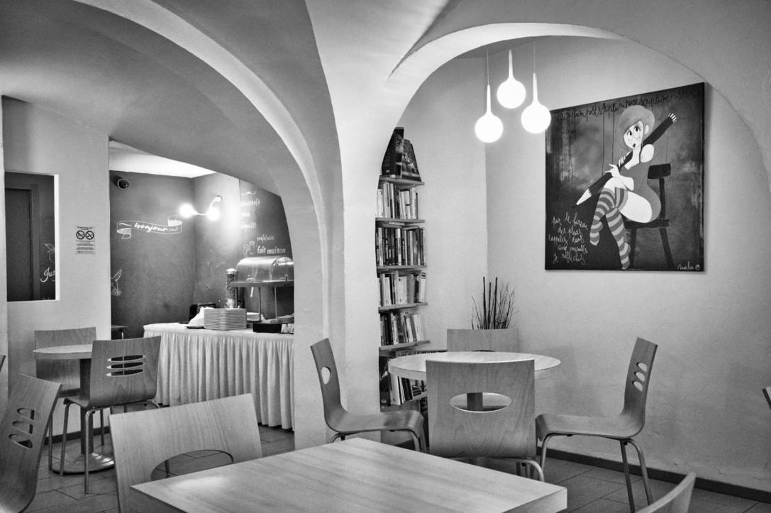 La Taverne Юзес Экстерьер фото
